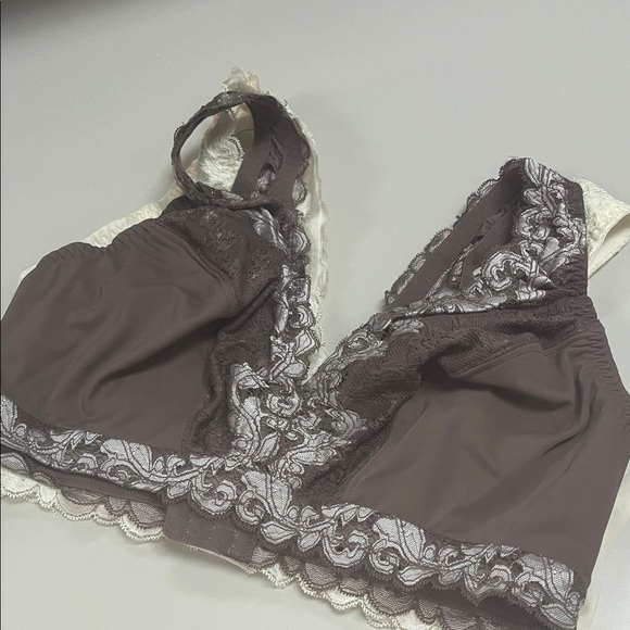 Breezies Cream and Brown Lace Bras size 1X preowned - Picture 3 of 8